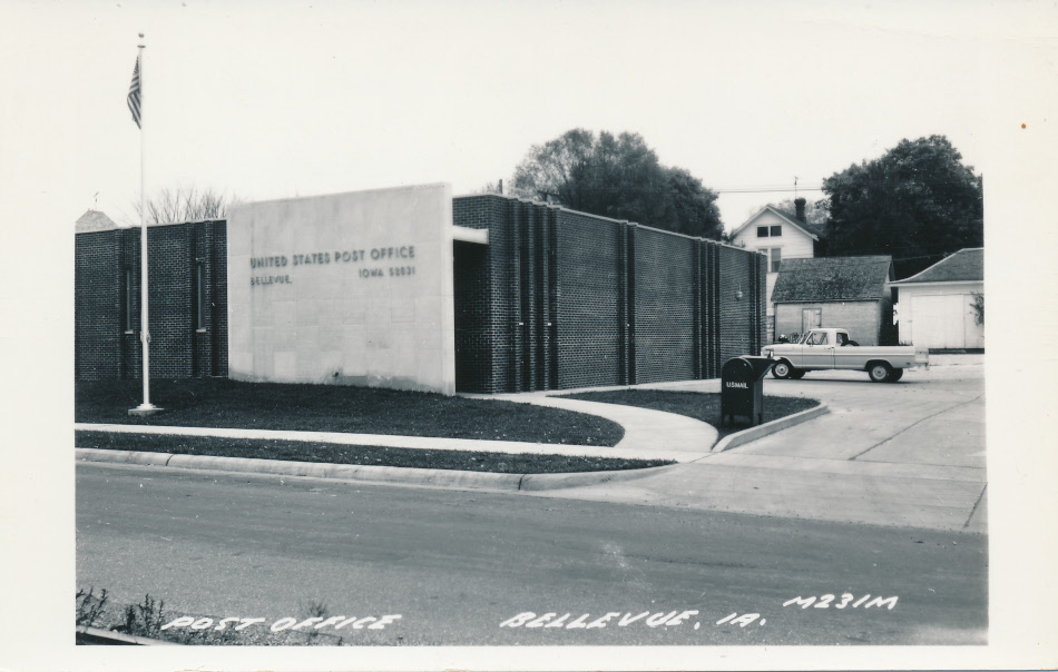 Bellevue, Iowa Post Office Post Card