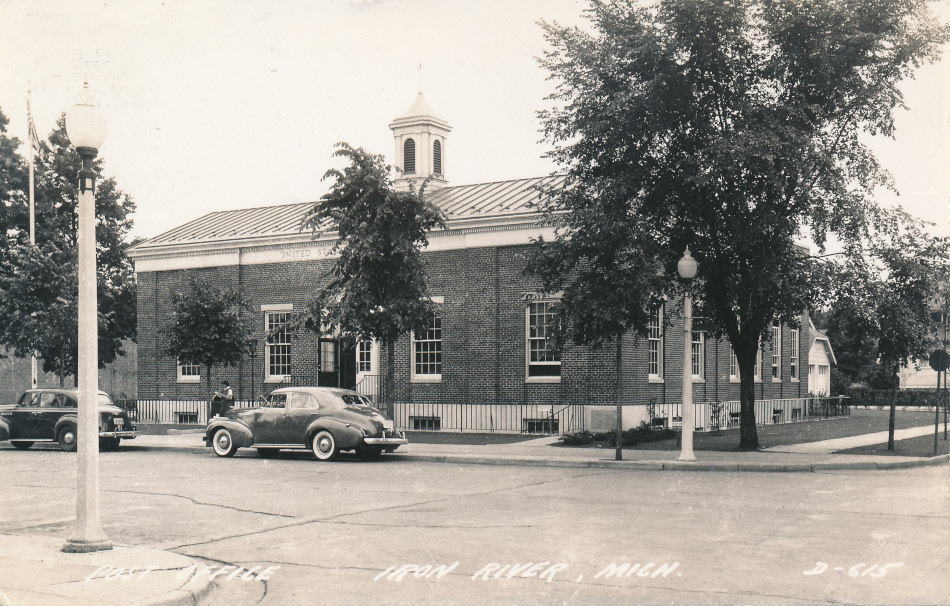 Iron River, Michigan Post Office Post Card