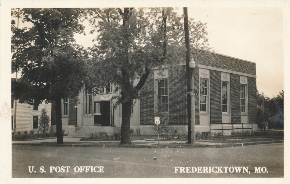 Fredericktown, Missouri Post Office Post Card