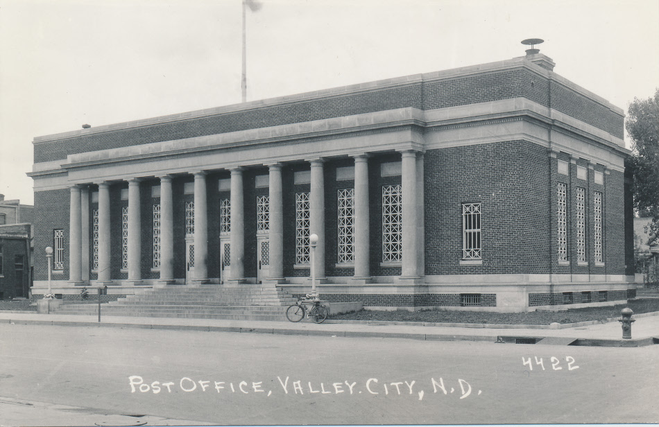 Valley City, North Dakota Post Office Post Card
