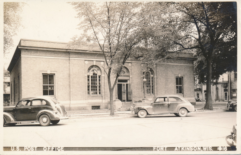 Fort Atkinson, Wisconsin Post Office Post Card