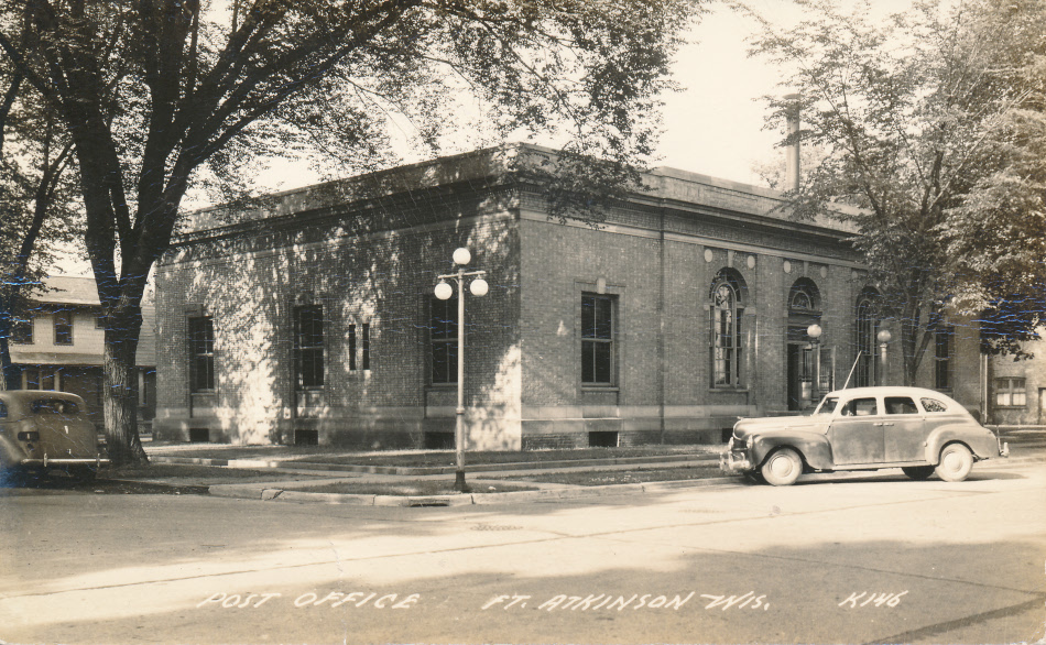 Fort Atkinson, Wisconsin Post Office Post Card
