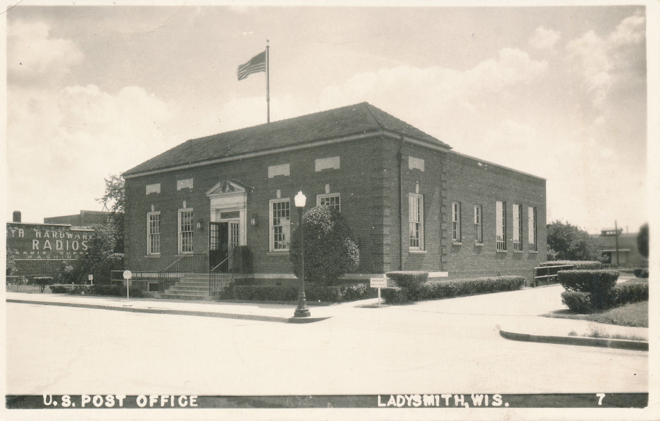 Ladysmith, Wisconsin Post Office Post Card