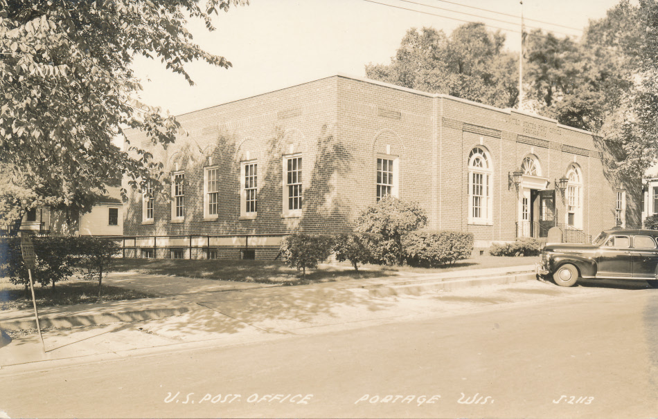 Portage, Wisconsin Post Office Post Card