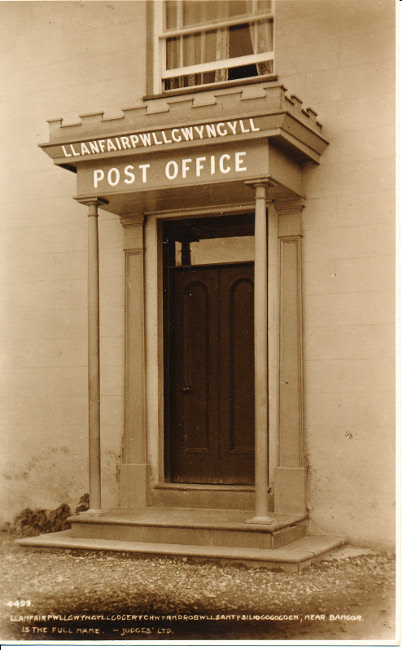 Llanfairpwllgwyngyll, England Post Office Post Card